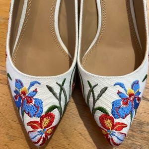 Adorable Tory Burch 7.5 heels